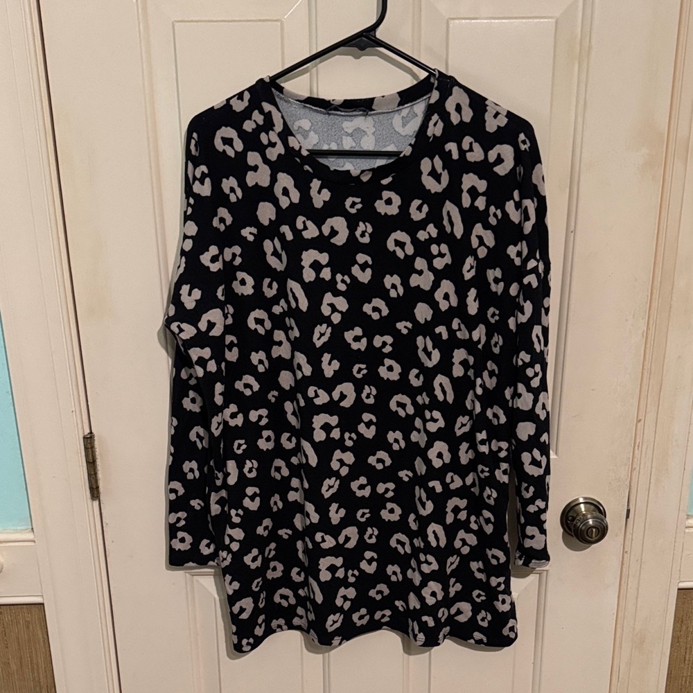 Chic Leopard Print Women's Sweatshirt